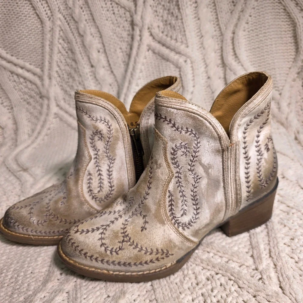 Sterling River Western Ankle Boots Booties Distressed Embroidered Women 6.5